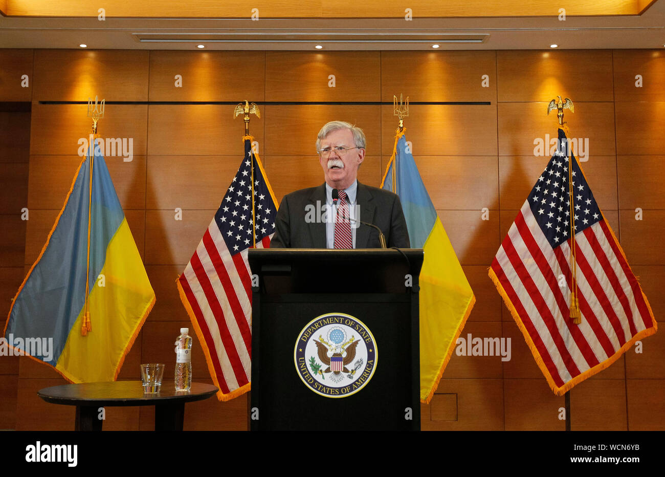 Noi Consigliere per la Sicurezza Nazionale John Bolton parla durante una conferenza stampa a Kiev.John Bolton è arrivato a Kiev per incontrare il top dei funzionari ucraino. Foto Stock