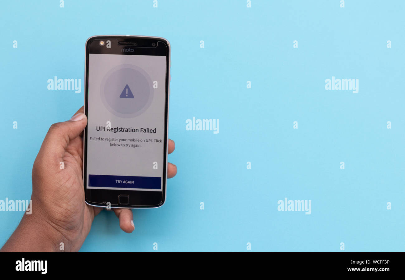 Maski, India 25 Agosto 2019 : mani con Registrazione non riuscita UPI o Unified pagamenti app di interfaccia per il trasferimento di denaro Foto Stock