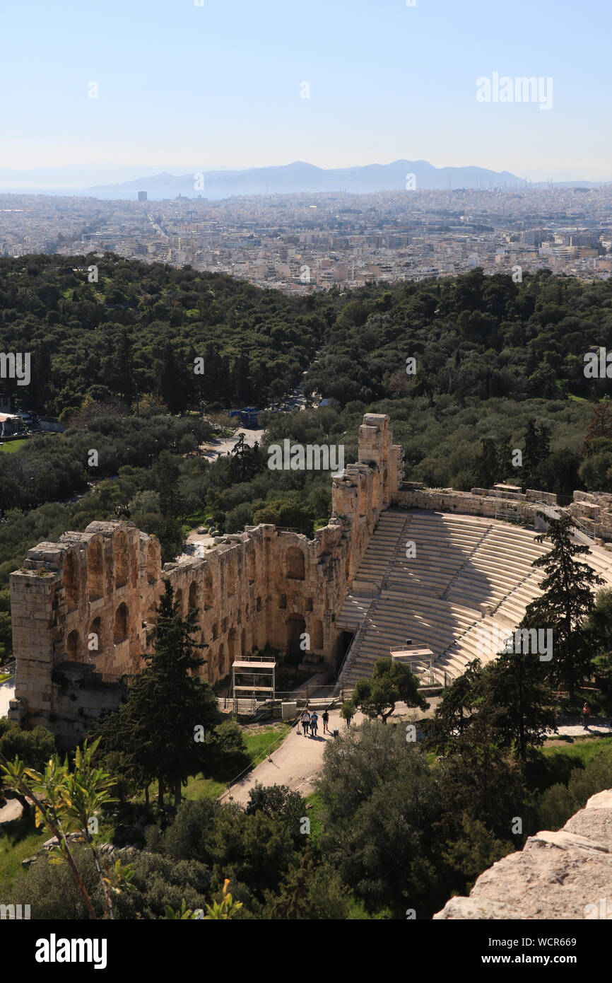 Odeon di Erode Attico, vista dall'Acropoli di Atene Foto Stock