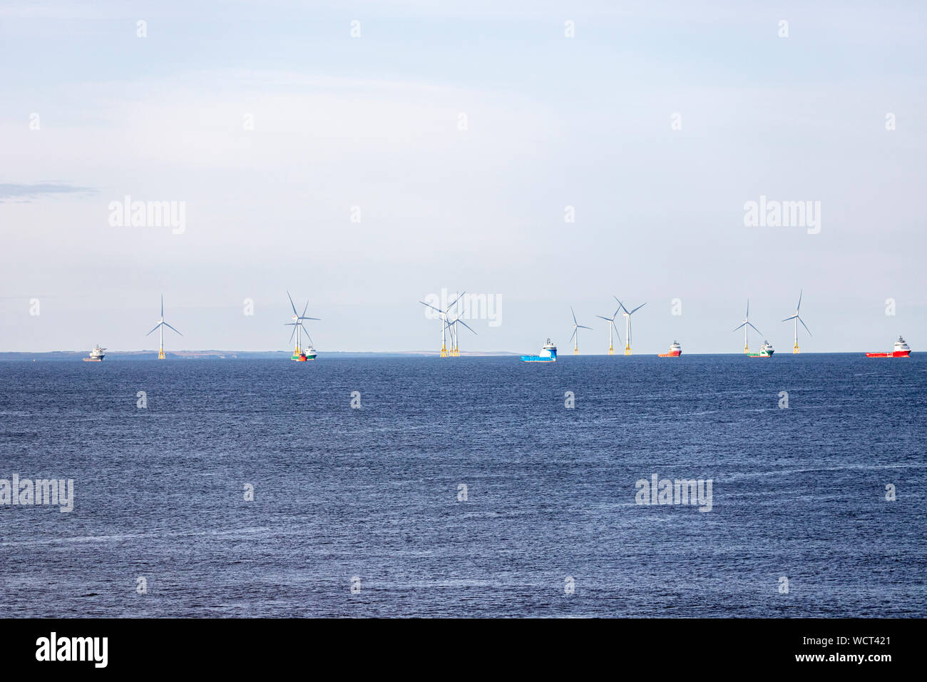 Eolici offshore europei centro di distribuzione, Aberdeen Bay Wind Farm da, MV Hrossey traghetto NorthLink Ferries, Aberdeen Scotland, Regno Unito Foto Stock