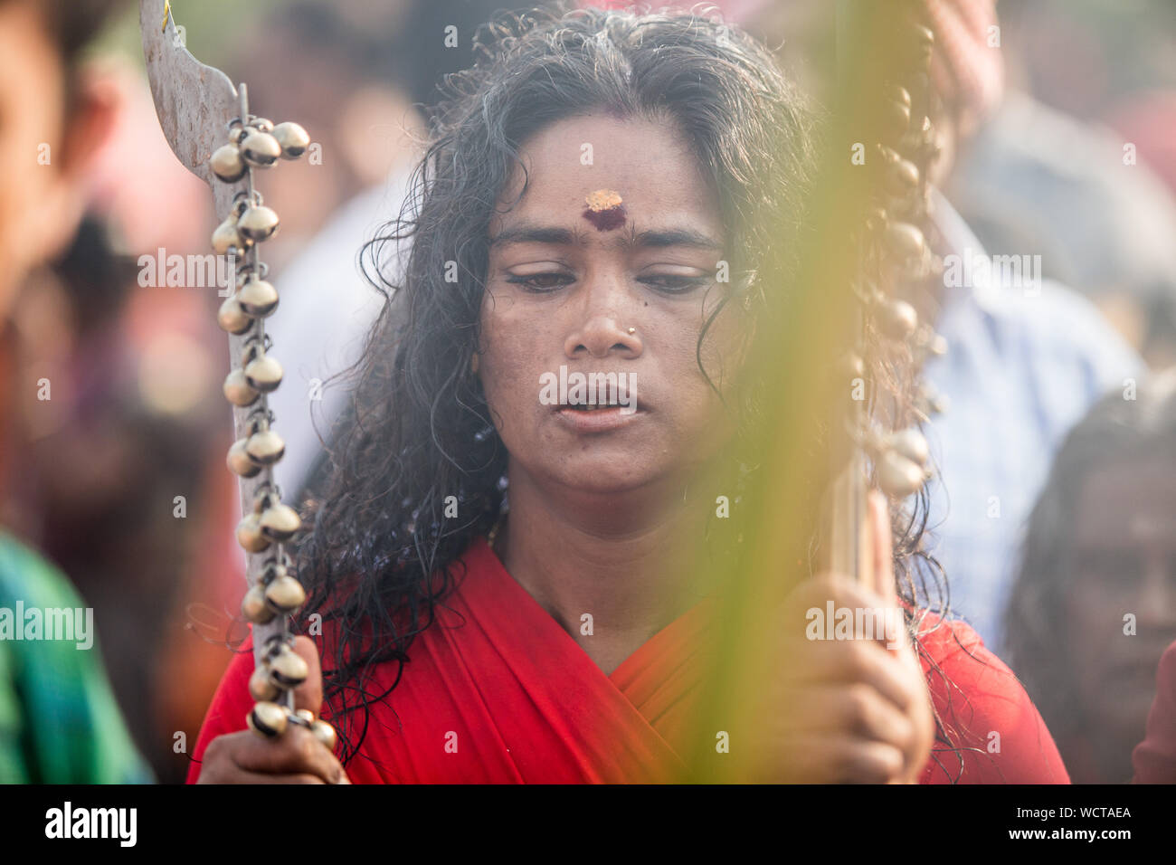 Kodungallur bharani kaavu theendal festival indù cultura indiana kerala turismo devozione la dea lingua piercing rituale religioso Foto Stock