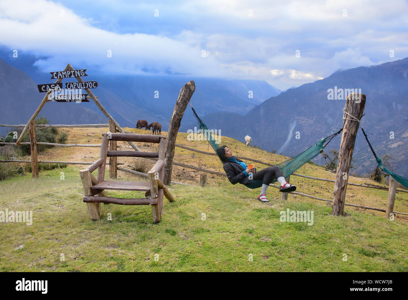 Rilassarsi in un'amaca dopo il robusto Senso - Inka trek, 'l'altra Machu Picchu,' Capuliyoc, Apurimac, Perù Foto Stock
