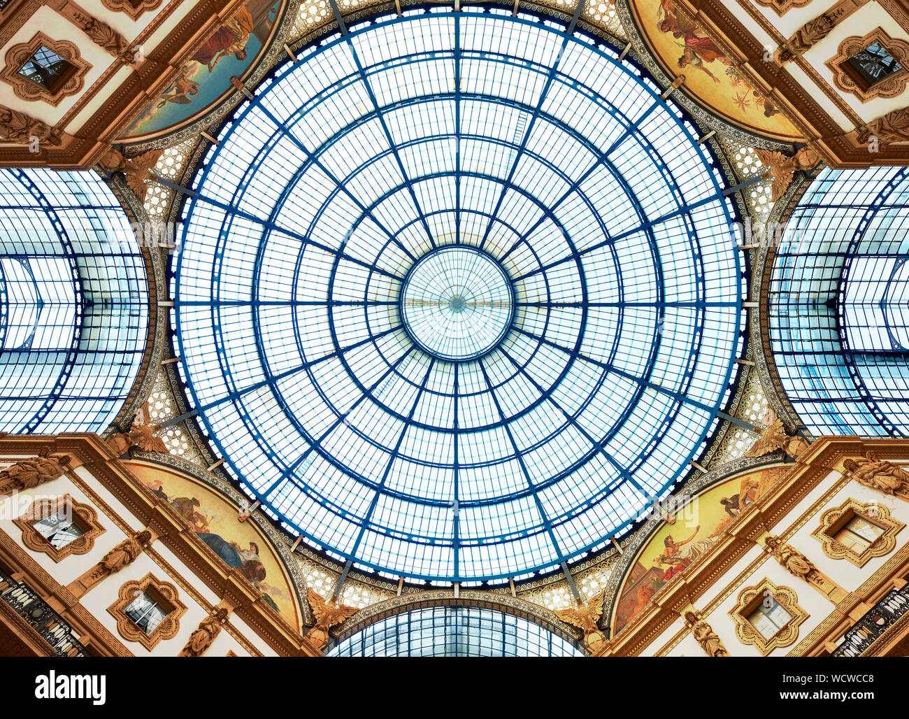 L'Italia. Milano Galleria Vittorio Emanuele II, 1877. L'inarcamento in vetro e ghisa del tetto. Foto Stock