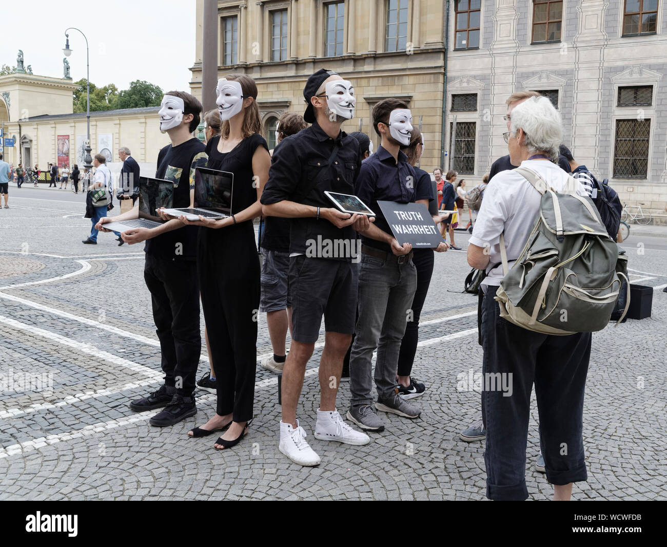 Monaco di Baviera, Germania. Il 6 agosto, 2019. Cubo di verità da anonimo per la voce di chi è un animale organizzazione dei diritti. Foto Stock