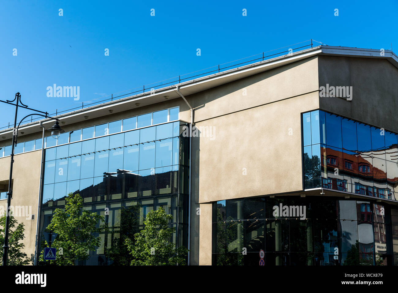 Klaipeda, Lituania - 28 Luglio 2019: moderno edificio nella città di Klaipeda Foto Stock