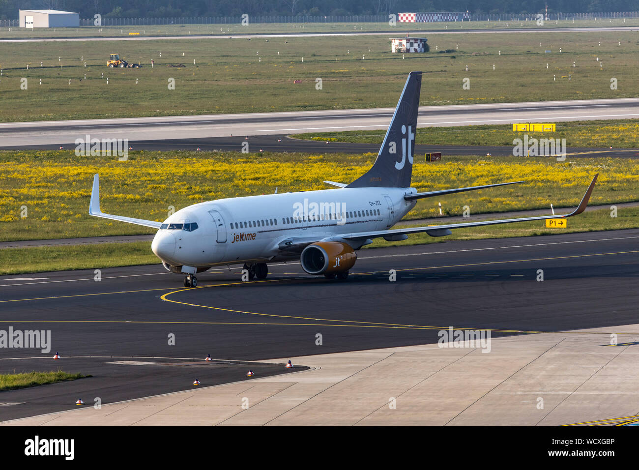 L'aeroporto internazionale di Düsseldorf, DUS, JT, Jettime, la compagnia aerea finlandese Boeing 737-73S, Foto Stock