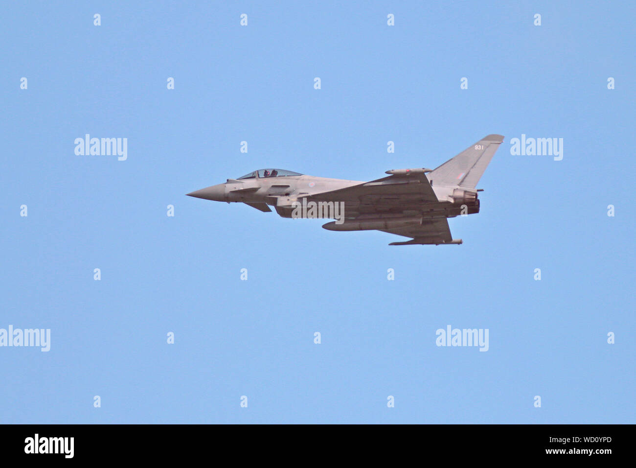 Un tifone FGR4 rende una voce tonante a Eastbourne di Airshow internazionale, Agosto 2019. Questo multi-ruolo di aerei da combattimento è basata a RAF Coningsby. Foto Stock