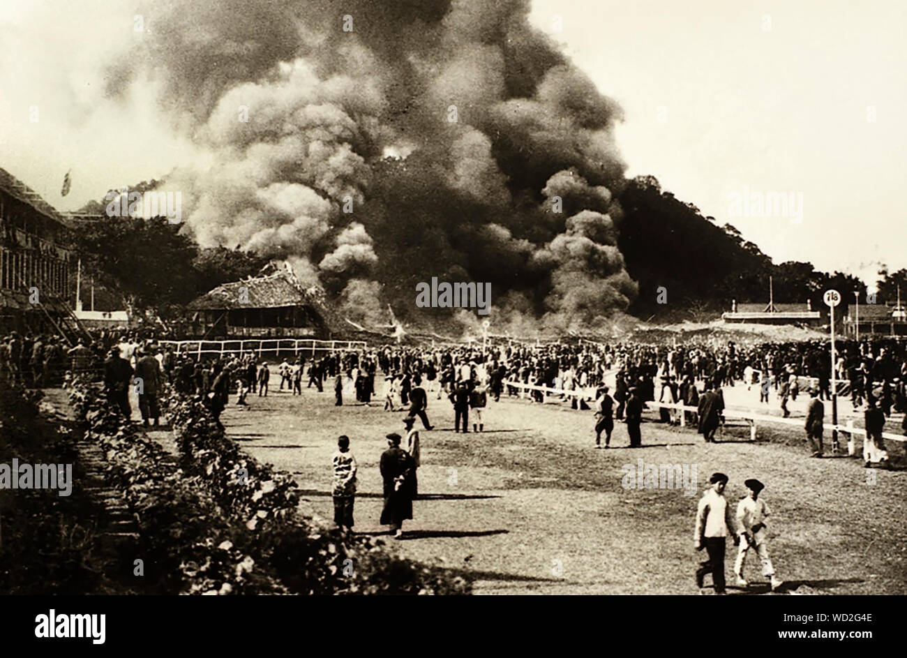 Un incendio nel 1918 all'Happy Valley Race Course di Hong Kong. Febbraio 1918 Foto Stock