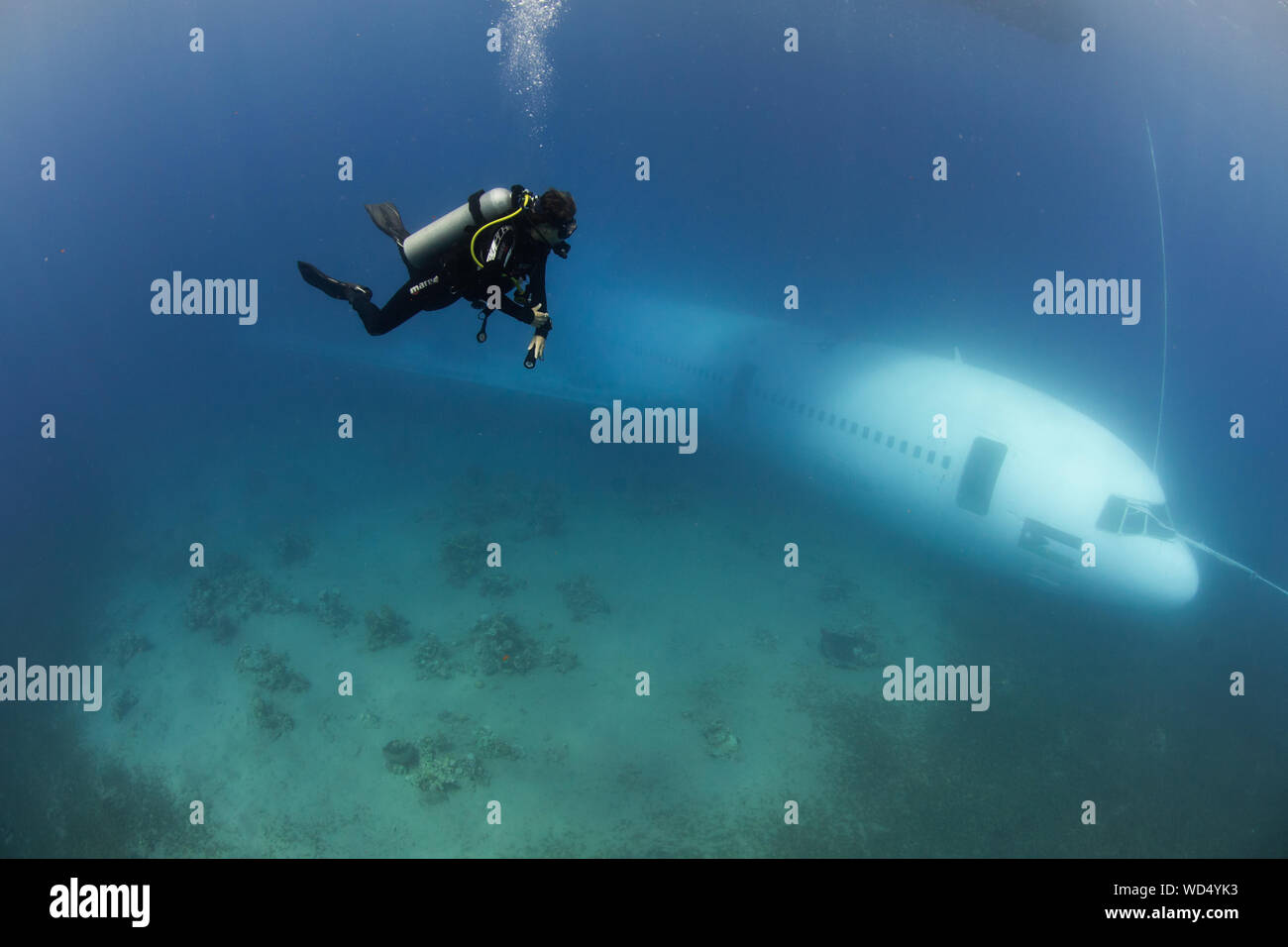 Aqaba Giordania. 28 Agosto, 2019. Dopo 2 giorno di che si appoggia sul fondale marino la Lockheed L-1011 Tristar è infine è aperto ai subacquei. Il relitto fu autoaffondato dall'l'Aqaba Zona Economica Speciale autorità (ASEZE ) per i subacquei visitatori come un reef artificiale e un sistema nuovo premier sito di immersione. Dan Burton, Alamy Credito: Dan Burton foto/Alamy Live News Foto Stock