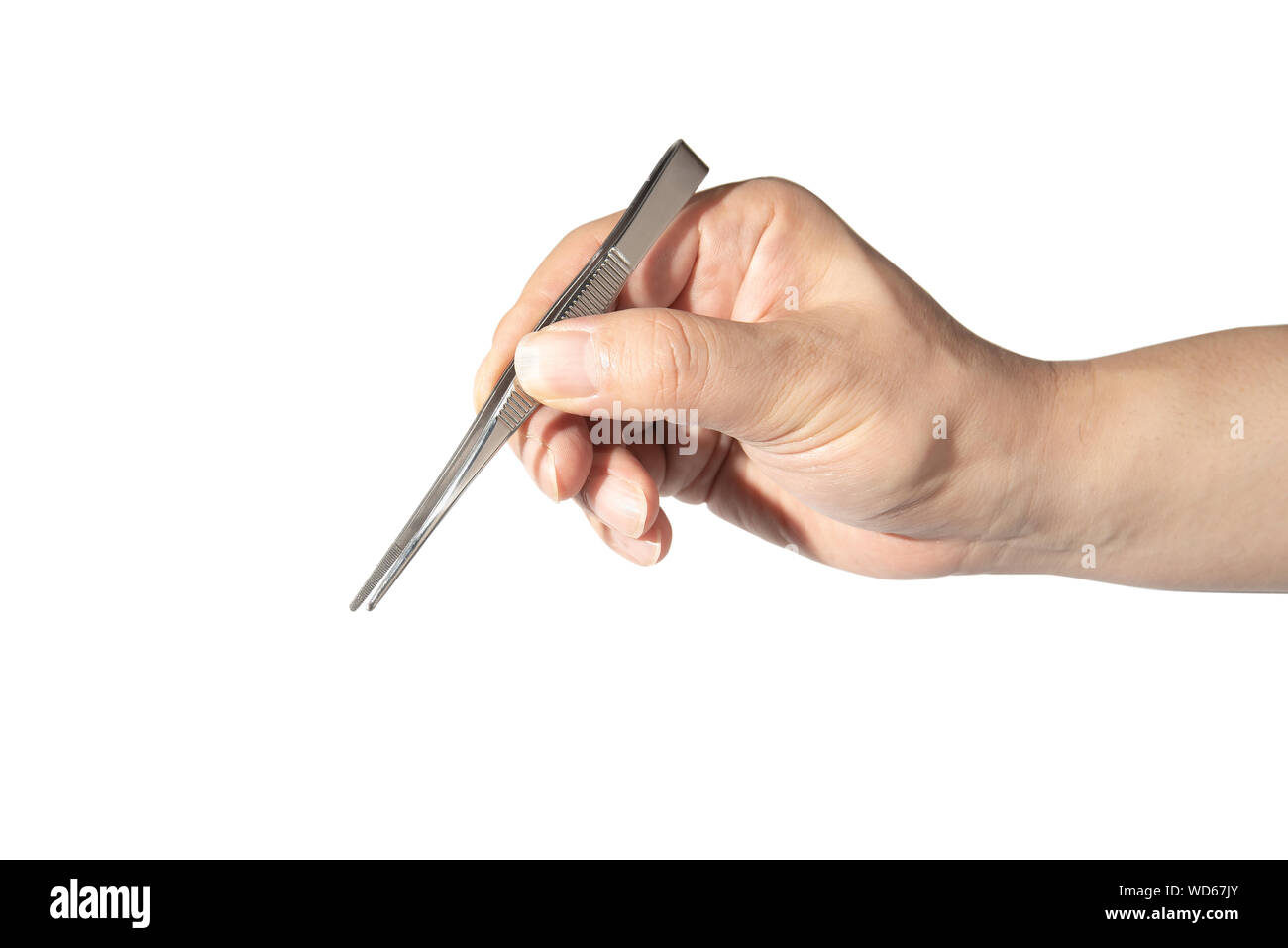 Stretta di mano d'uomo in possesso di una pinzetta a molla Foto Stock