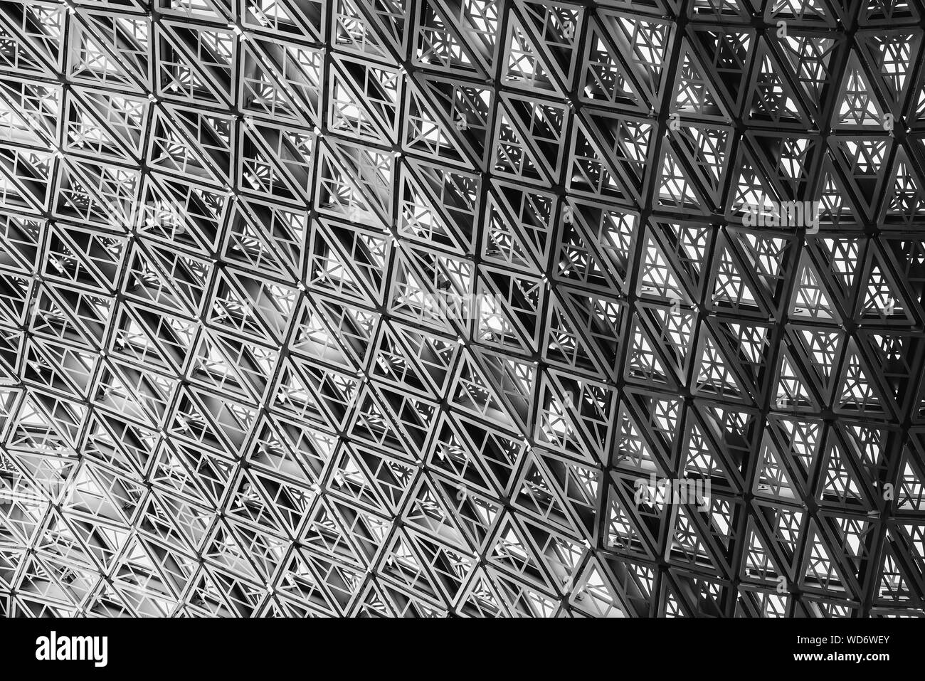 Geometrico astratto Modello Triangolo di facciata per tetti, Architettura moderna del composito di alluminio struttura di rivestimento. Architettonico d'arte facciate Stru Foto Stock