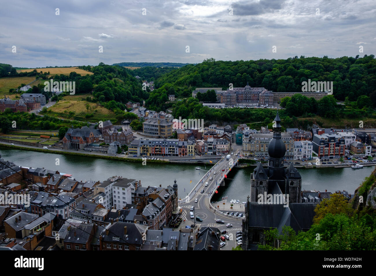 Città di Dinant e fiume Mosa, Belgio, dal di sopra Foto Stock