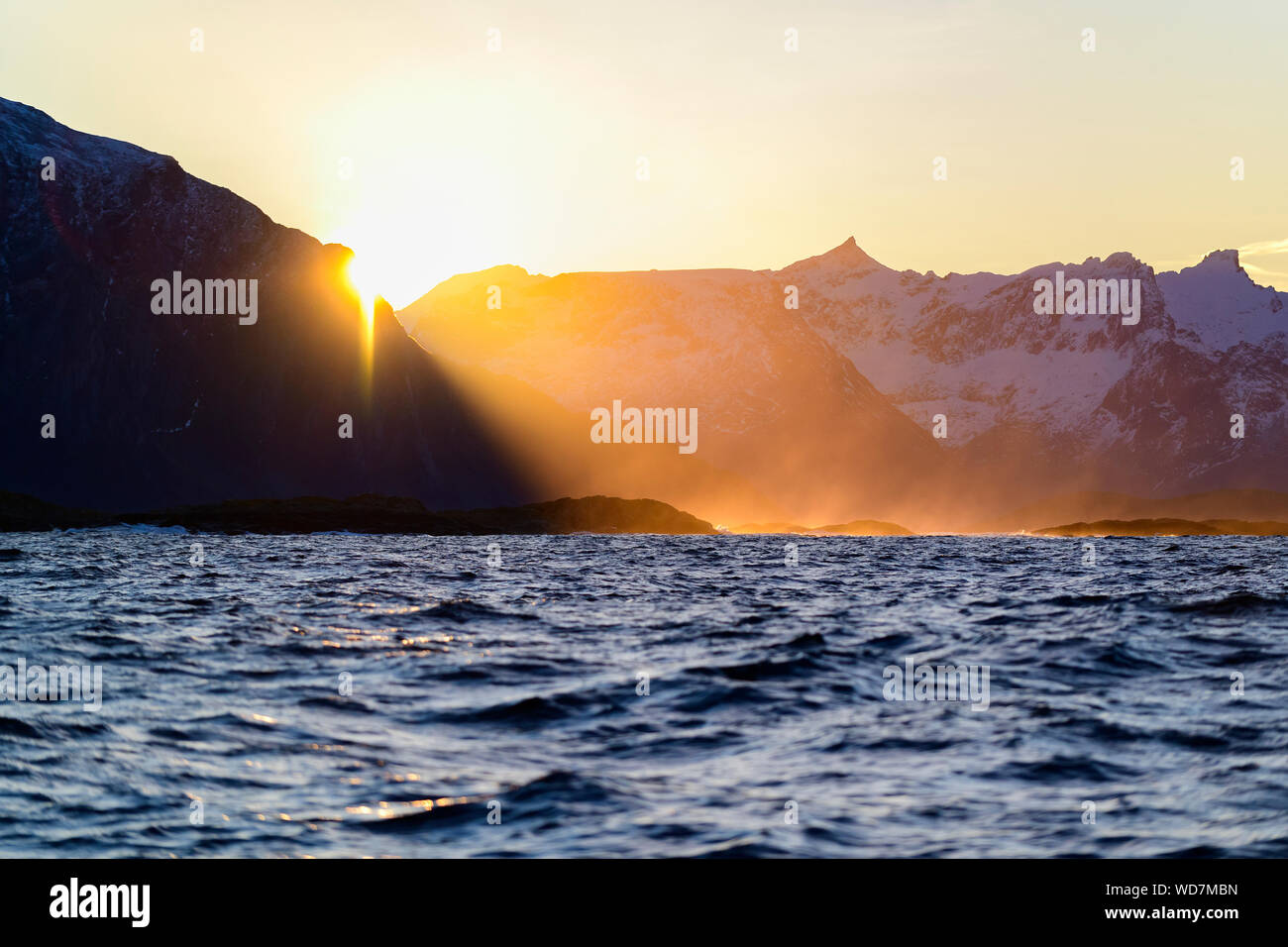 Sunsice sul mare, norvegese atlantico -, Kvaloyvagen, Norvegia, Oceano Atlantico Foto Stock