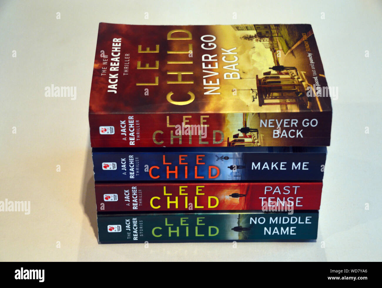 Quattro di seconda mano pinza Jack libri di Thriller Writer Lee bambino. Foto Stock