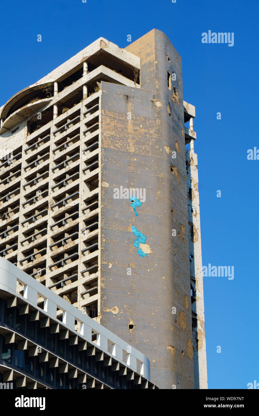 Beirut, Libano - Guerra civile libanese shell e bullet danni al Holiday Inn Hotel. 3 febbraio 2018 Foto Stock