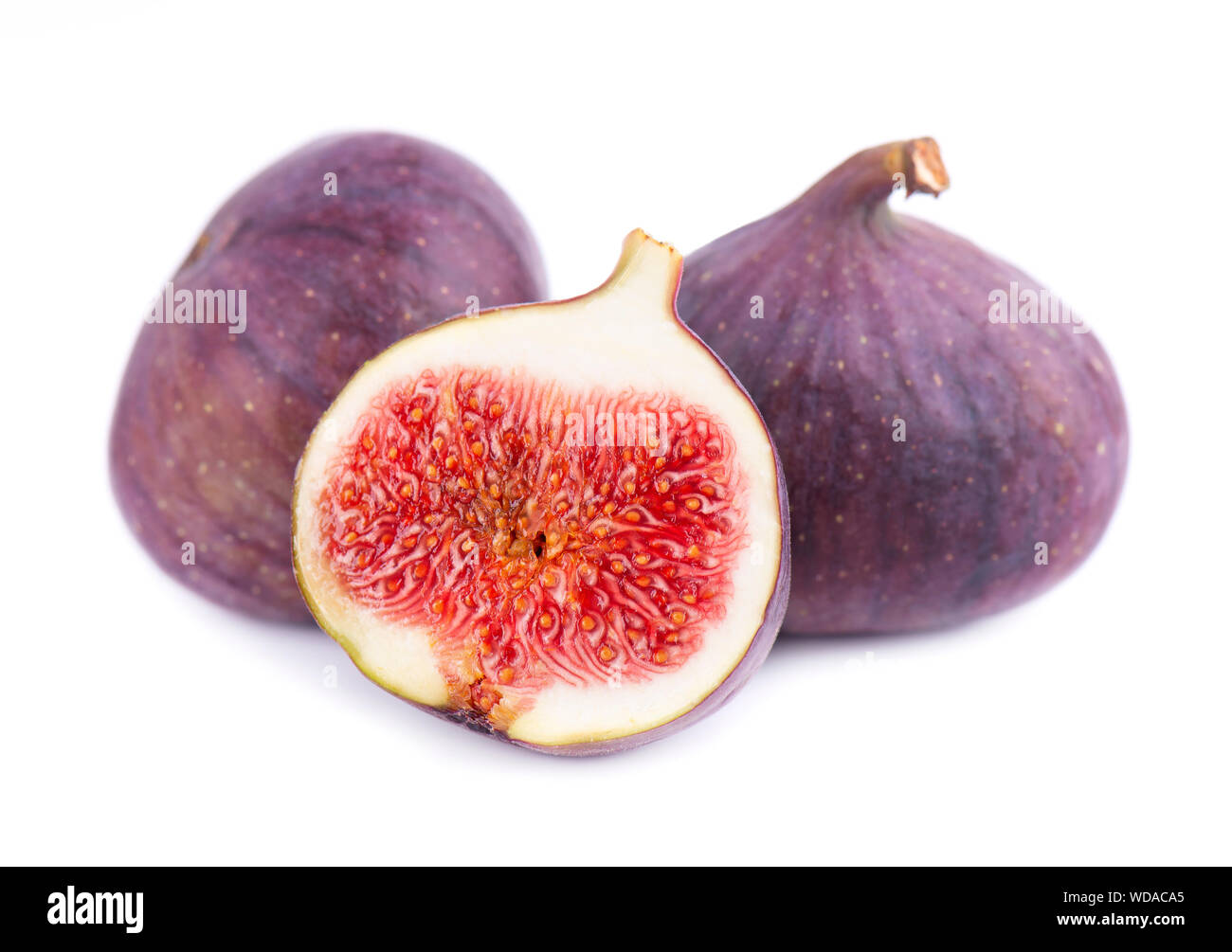 Viola fresca fig frutto isolato su sfondo bianco. Mature frutta fig. Foto Stock