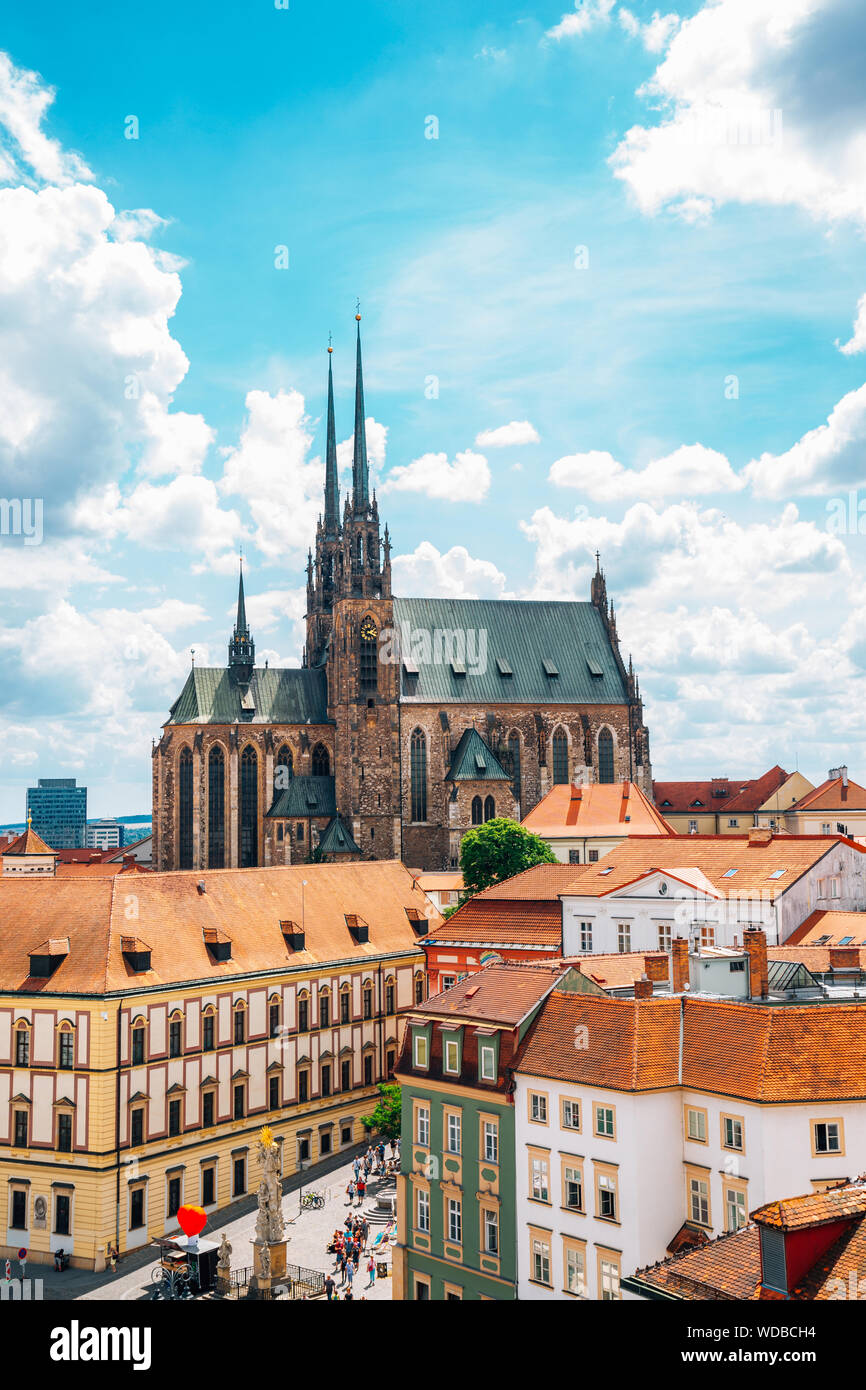 San Pietro e la Cattedrale di San Paolo e la città dal municipio della città vecchia torre in Brno, Repubblica Ceca Foto Stock