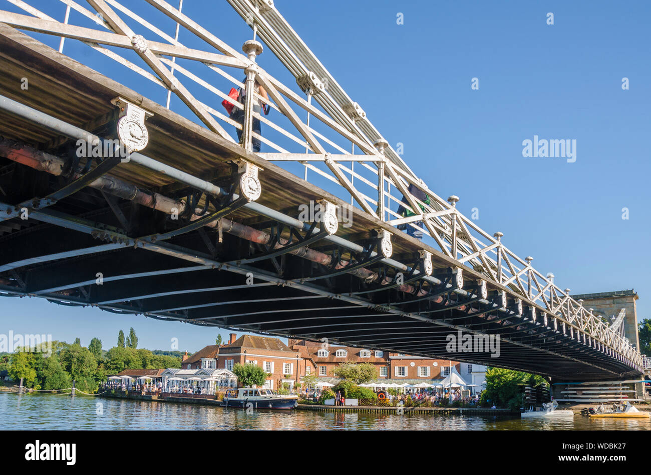 Marlow Bridge è una sospensione ponte che attraversa il fiume Tamigi a Marlow nel Buckinghamshire, UK Foto Stock