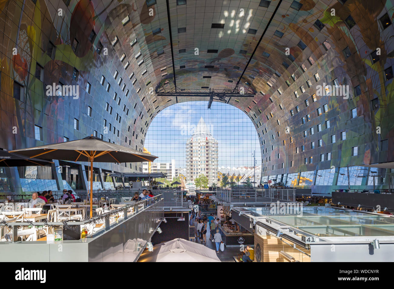Mercato Markthal Hall di Rotterdam, Paesi Bassi. Foto Stock