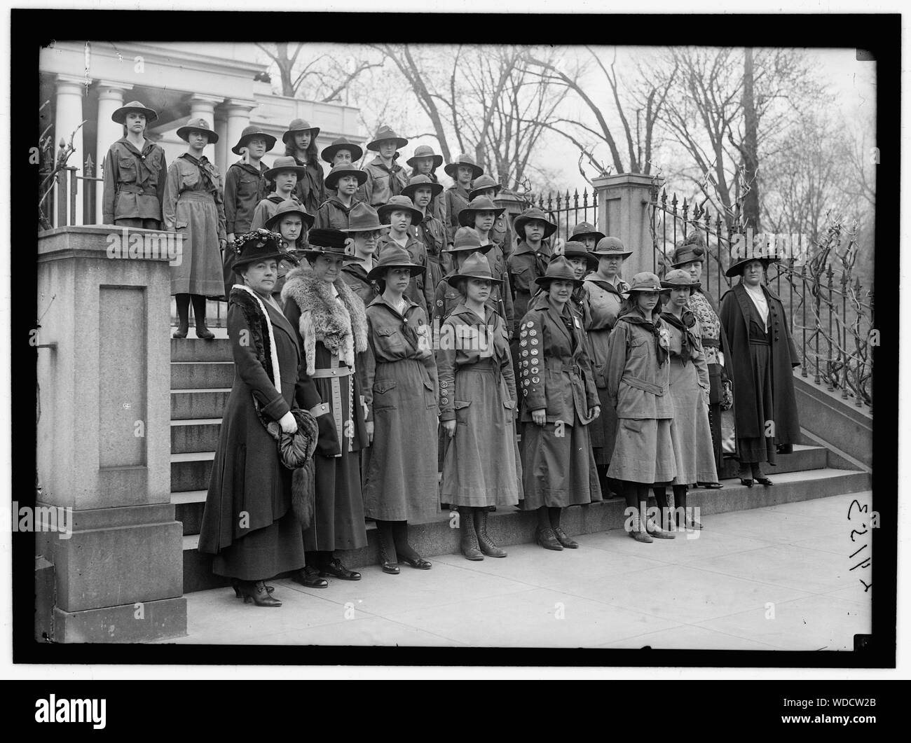 GIRL SCOUTS ALLA CASA BIANCA Abstract/medio: Harris & Ewing collezione fotografica Foto Stock