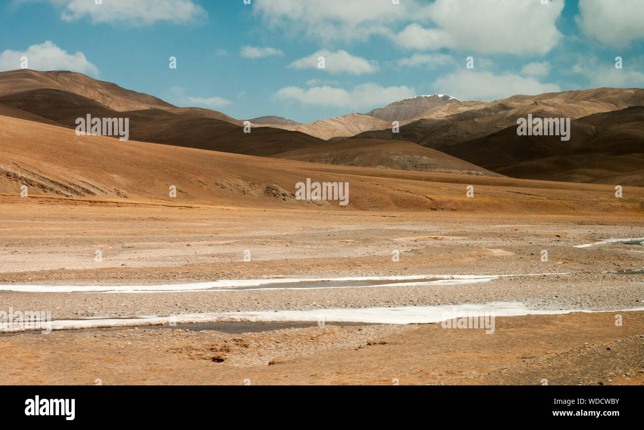 Le pianure dell'Himalaya in Tibet. Foto Stock