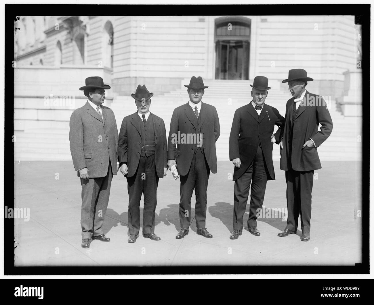 I governatori degli stati. Cinque Stati di cotone. I GOVERNATORI TRAMMELL DELLA FLORIDA O'Neal di ALABAMA SLAYTON DELLA GEORGIA L.E. Sala della Louisiana CRUCE DI OKLAHOMA Abstract/medio: 1 negativi : vetro 5 x 7 in. o più piccolo Foto Stock