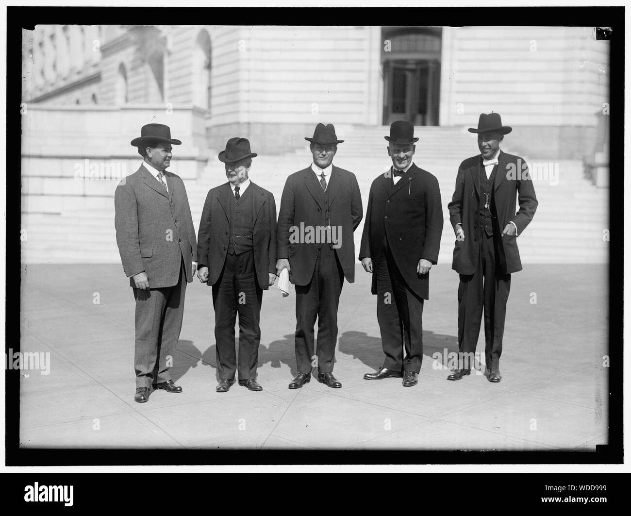 I governatori degli stati. Cinque Stati di cotone. I GOVERNATORI TRAMMELL DELLA FLORIDA O'Neal di ALABAMA SLAYTON DELLA GEORGIA L.E. Sala della Louisiana CRUCE DI OKLAHOMA Abstract/medio: 1 negativi : vetro 5 x 7 in. o più piccolo Foto Stock