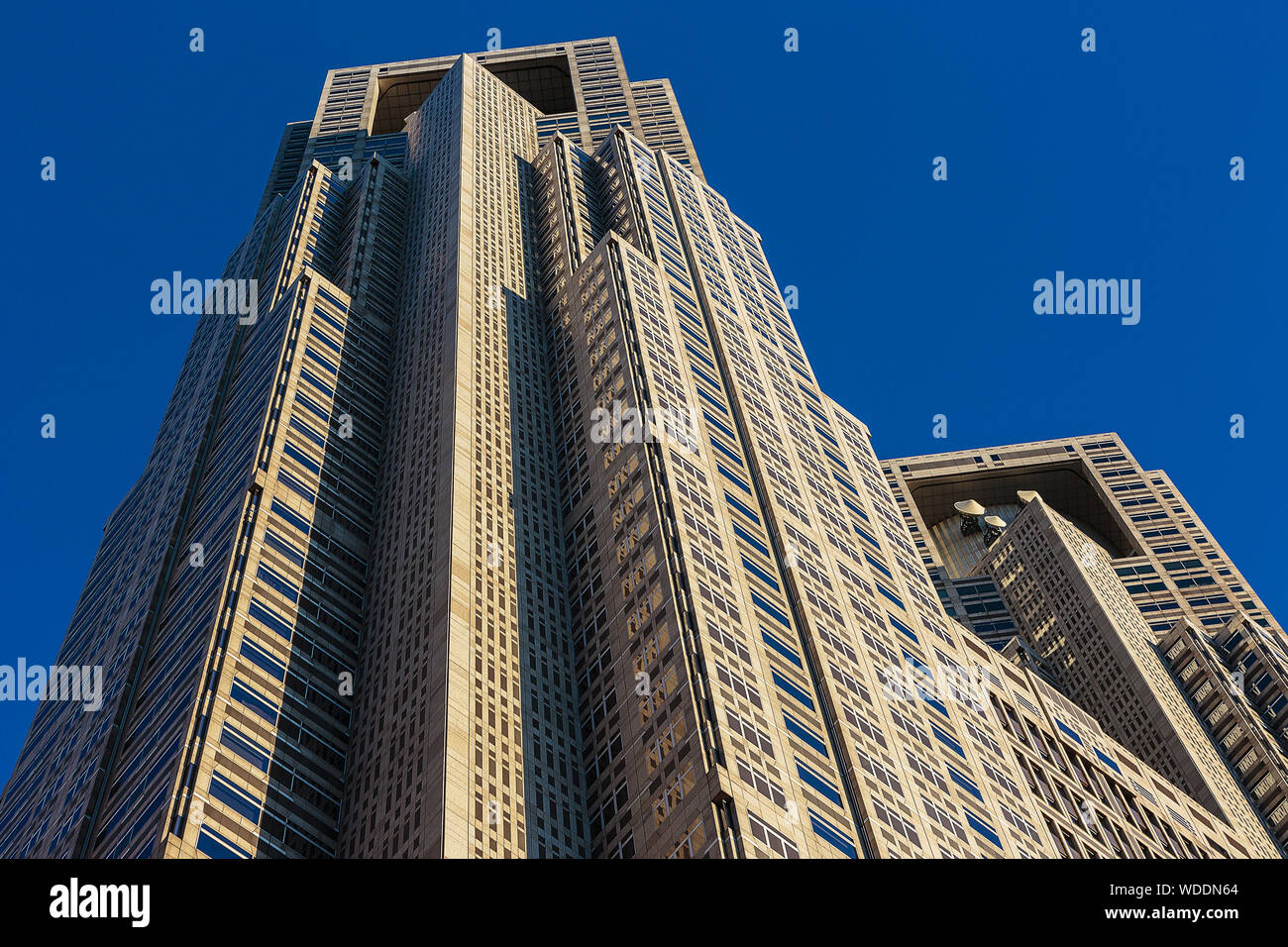 L'edificio ospita la sede del Governo Metropolitano di Tokyo. Foto Stock