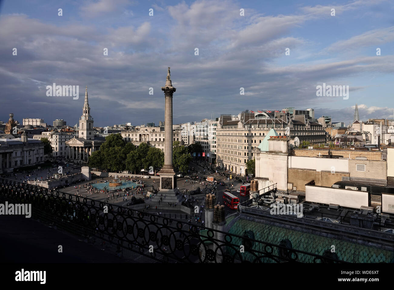 Londra, UK 31 Luglio, 2019 Vista su Trafalgar Square in una calda serata estiva Foto Stock