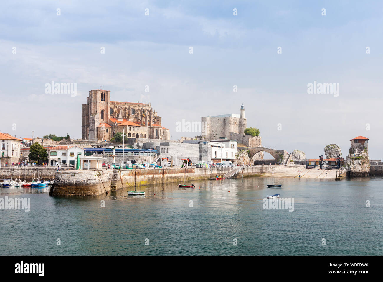Castro Urdiales villaggio in Cantabria, SPAGNA Foto Stock