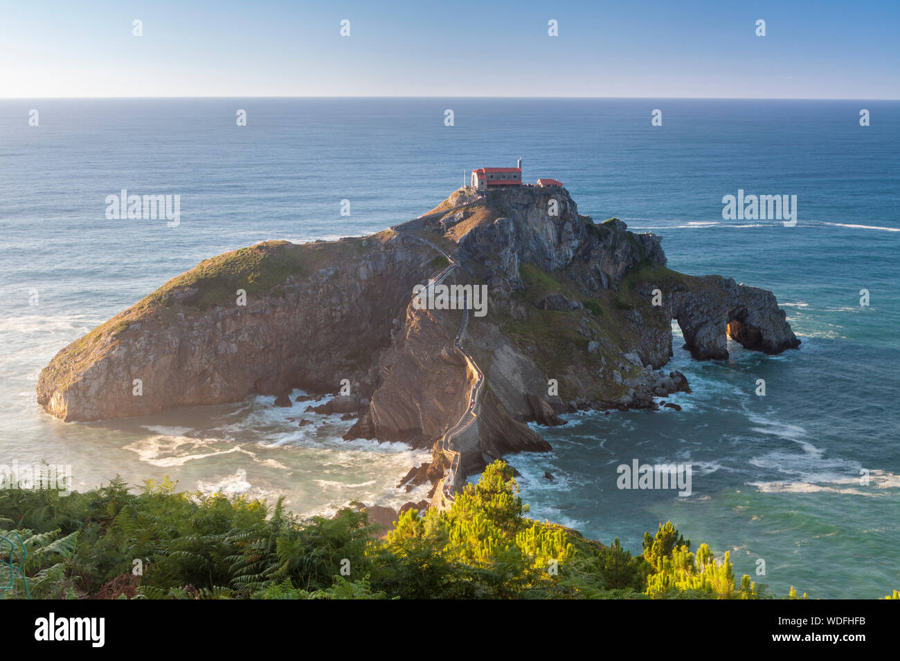 Eremo di San Juan de Gaztelugatxe vicino villaggio Baquio, provincia di Biscaglia, Paesi Baschi, Spagna Foto Stock