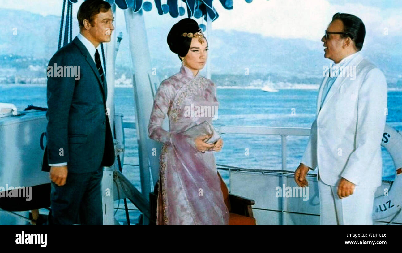 GAMBIT 1966 Universal Pictures film con da sinistra: Michael Caine, Shirley MacLaine, Herbert Lom Foto Stock