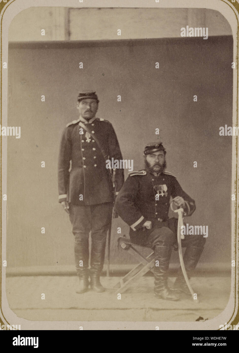 Georgievskie kavalery imieiushchie znaki otlichiia voennago ordena. Za dielo Ir-Dzharom pod 8-go Maia 1866 g. 1-i Turk. Art. Br. iunk. Shobolov, fel'df. Samarin Abstract/medio: 1 stampa fotografica : albume. Foto Stock