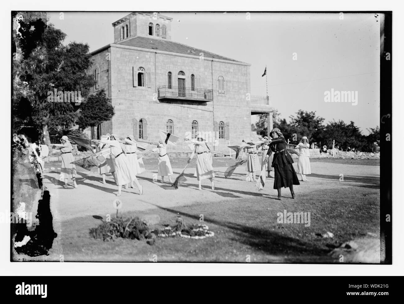 Ragazza scout drill-Jerus. [Cioè Gerusalemme] Abstract/medio: G. Eric e Edith Matson Collezione fotografica Foto Stock