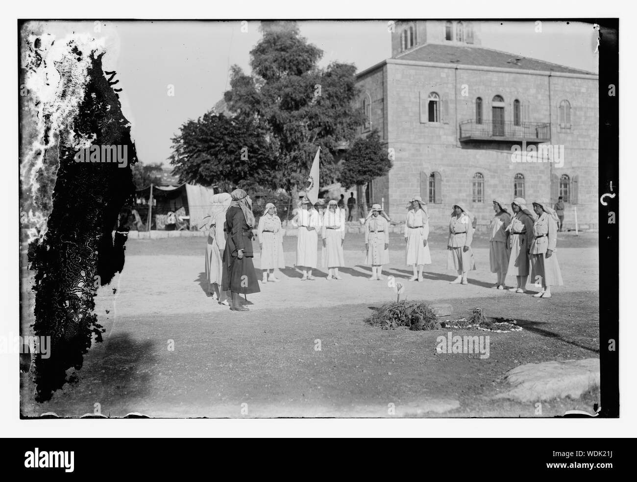 Ragazza scout drill-Jerus. [Cioè Gerusalemme] Abstract/medio: G. Eric e Edith Matson Collezione fotografica Foto Stock