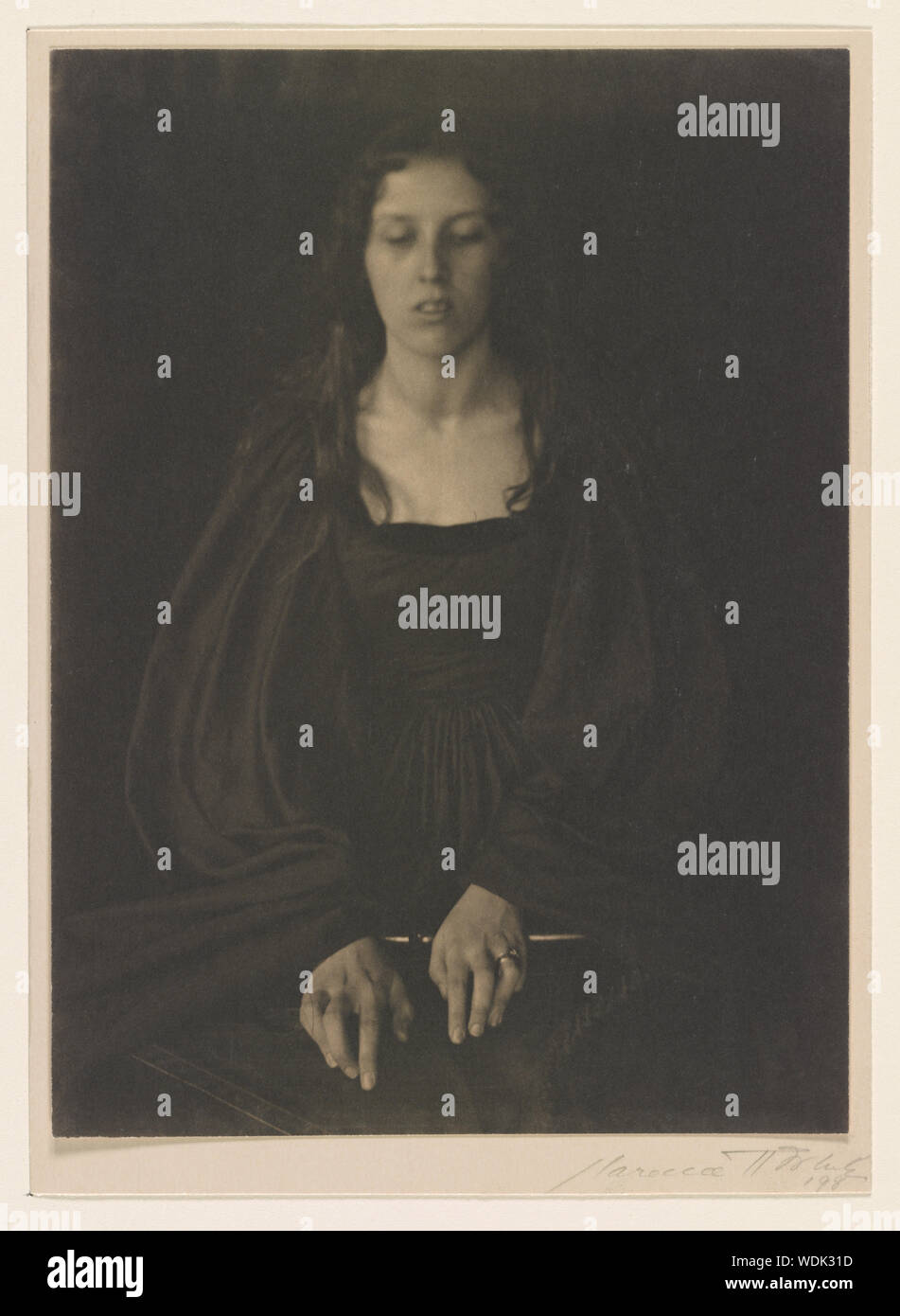 La ragazza con l'ARPA (Letitia Felix), Newark, Ohio / Clarence H. bianco '98. Abstract/medio: 1 fotografia : platinum foglio di stampa 21 x 16 cm. Foto Stock