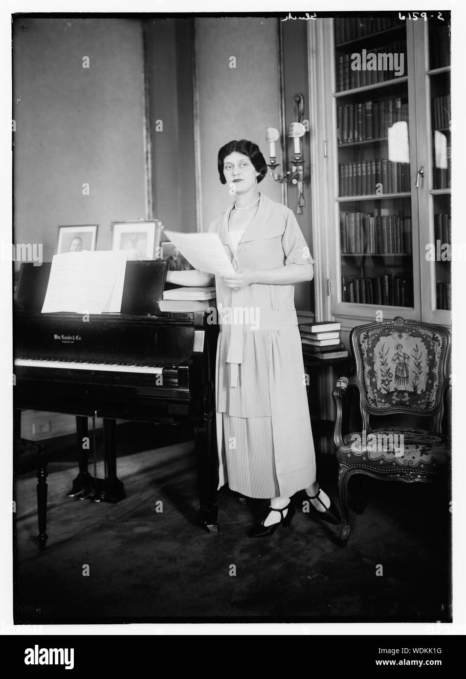 Gluck Abstract/medio: 1 negativi : vetro 5 x 7 in. o inferiore. Foto Stock