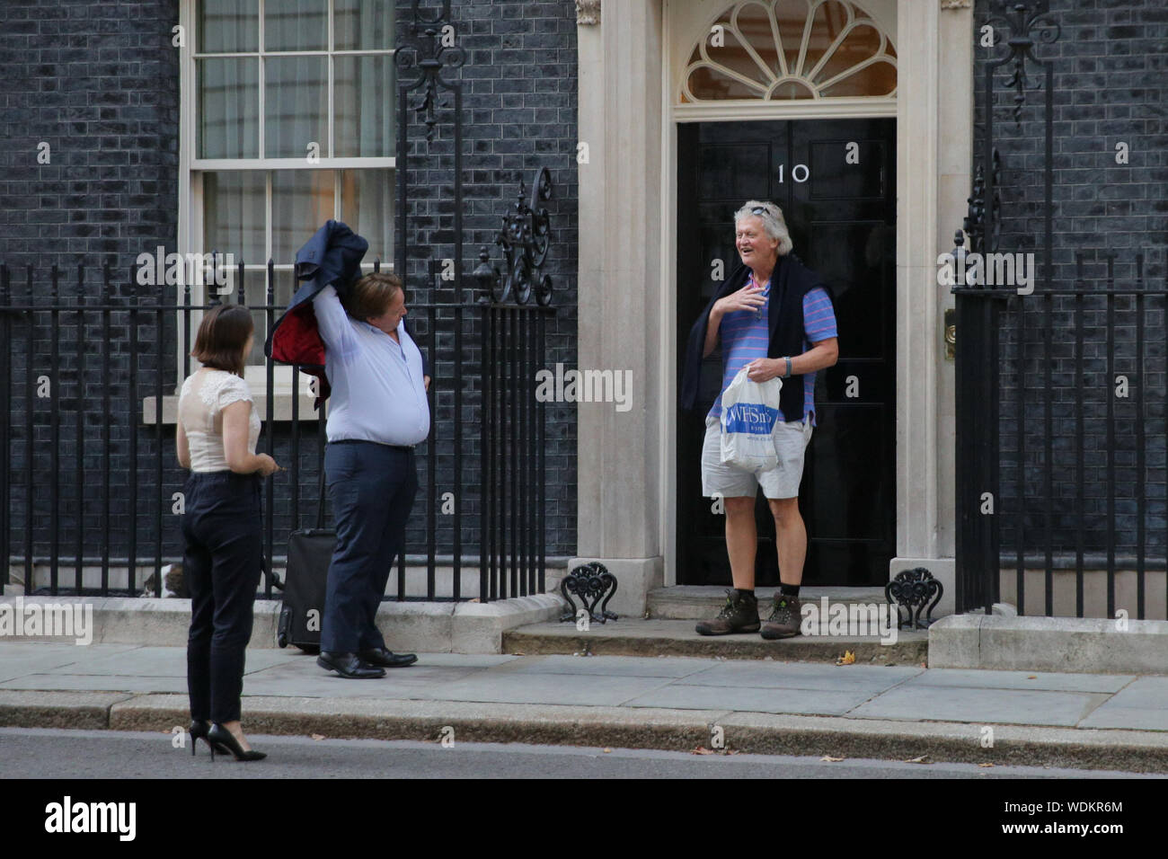 Westminster, Londra, 29 agosto 2019. Pub Wetherspoons catena fondatore e presidente, Tim Martin, passeggiate lungo Downing Street e in N10. Martin era nella stampa negli ultimi giorni come è stato suggerito che egli può essere dato un peerage dal governo di Johnson. Egli è stato un noto sostenitore Brexit e donatore per la causa per un certo tempo. Foto Stock