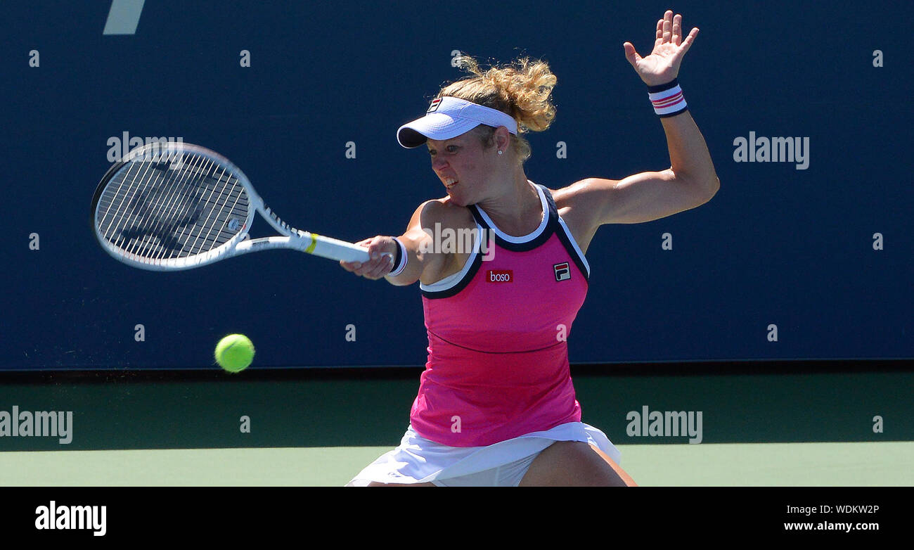 New York, Stati Uniti d'America. Il 29 agosto, 2019. New York Flushing Meadows US Open 2019 29/08/19 Il giorno 4 Laura Siegemund (GER) nel secondo round match fotografico Anne Parker International Sports Fotos Ltd/Alamy Live News Foto Stock