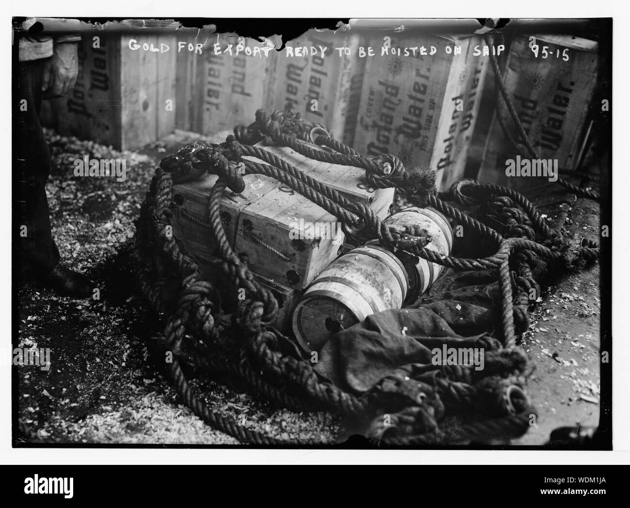 Oro per esportazione, pronta per essere issata sulla nave Abstract/medio: 1 negativi : vetro 5 x 7 in. o inferiore. Foto Stock