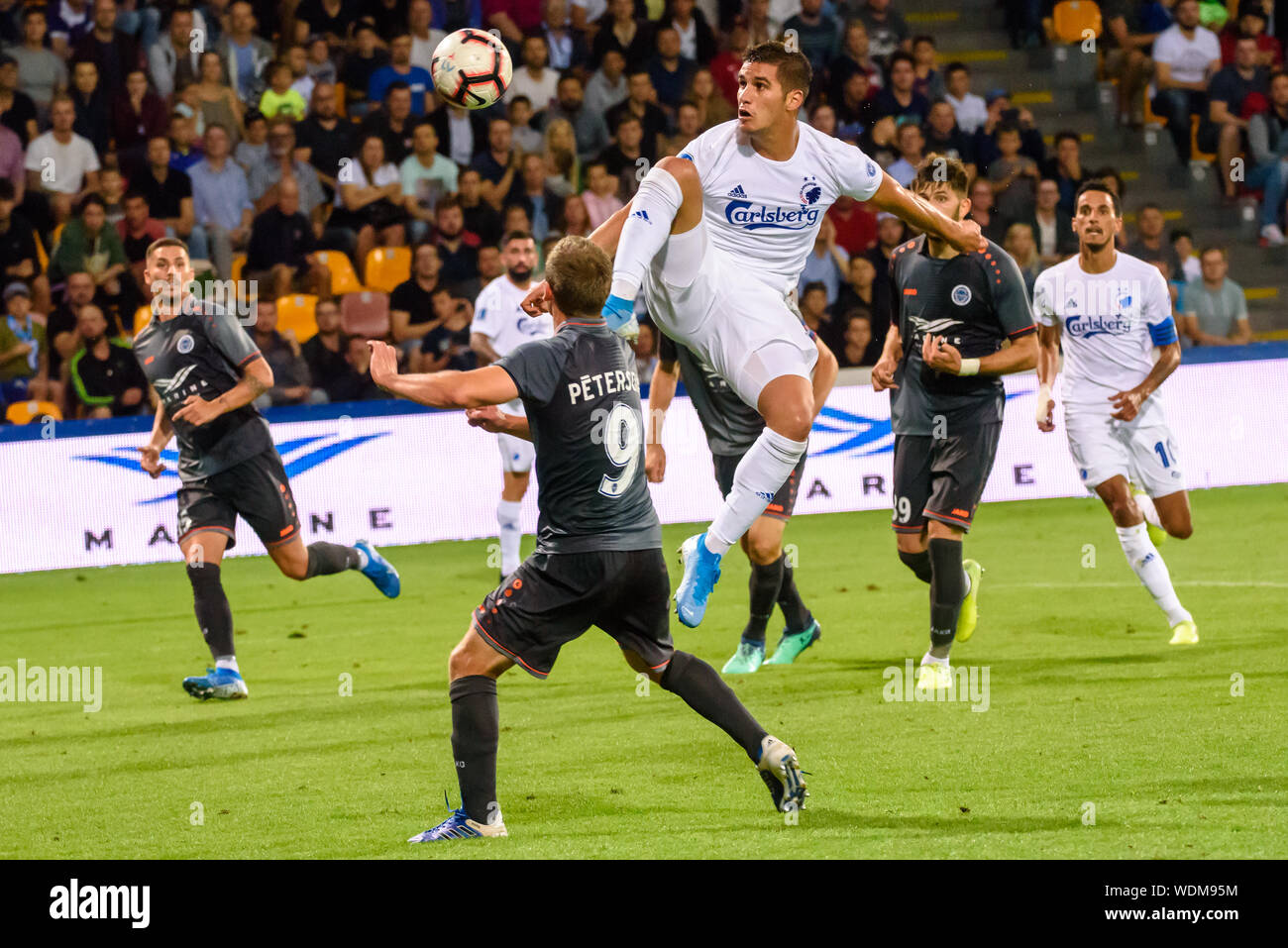 RIGA, Lettonia. Il 29 agosto, 2019. Pieros Sotiriou (R), in azione, durante UEFA Europa League Play-off di seconda gamba partita di calcio tra la squadra FC di riga e il team København. Sconto stadium, Riga. Credito: Gints Ivuskans/Alamy Live News Foto Stock