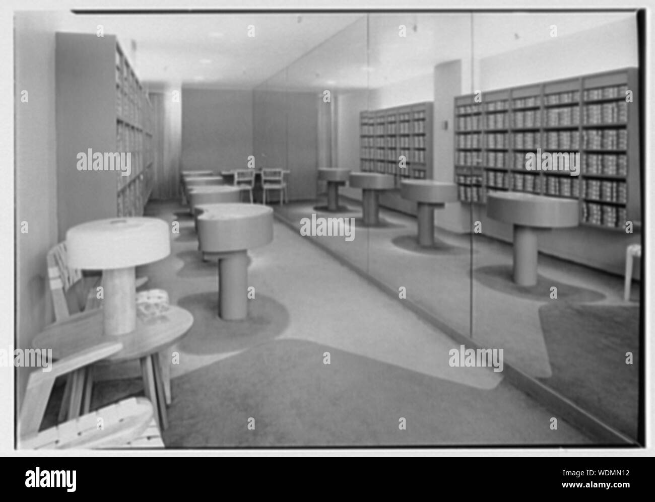 Calze di Gotham Shop, business a Madison Ave. e 59th Street, New York City. Abstract/medio: Collezione Gottscho-Schleisner Foto Stock