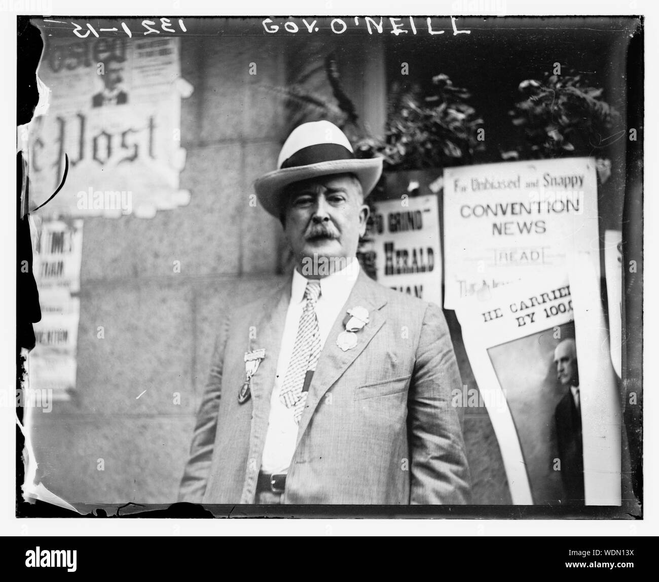 Gov. O'Neill Abstract/medio: 1 negativi : vetro 5 x 7 in. o inferiore. Foto Stock