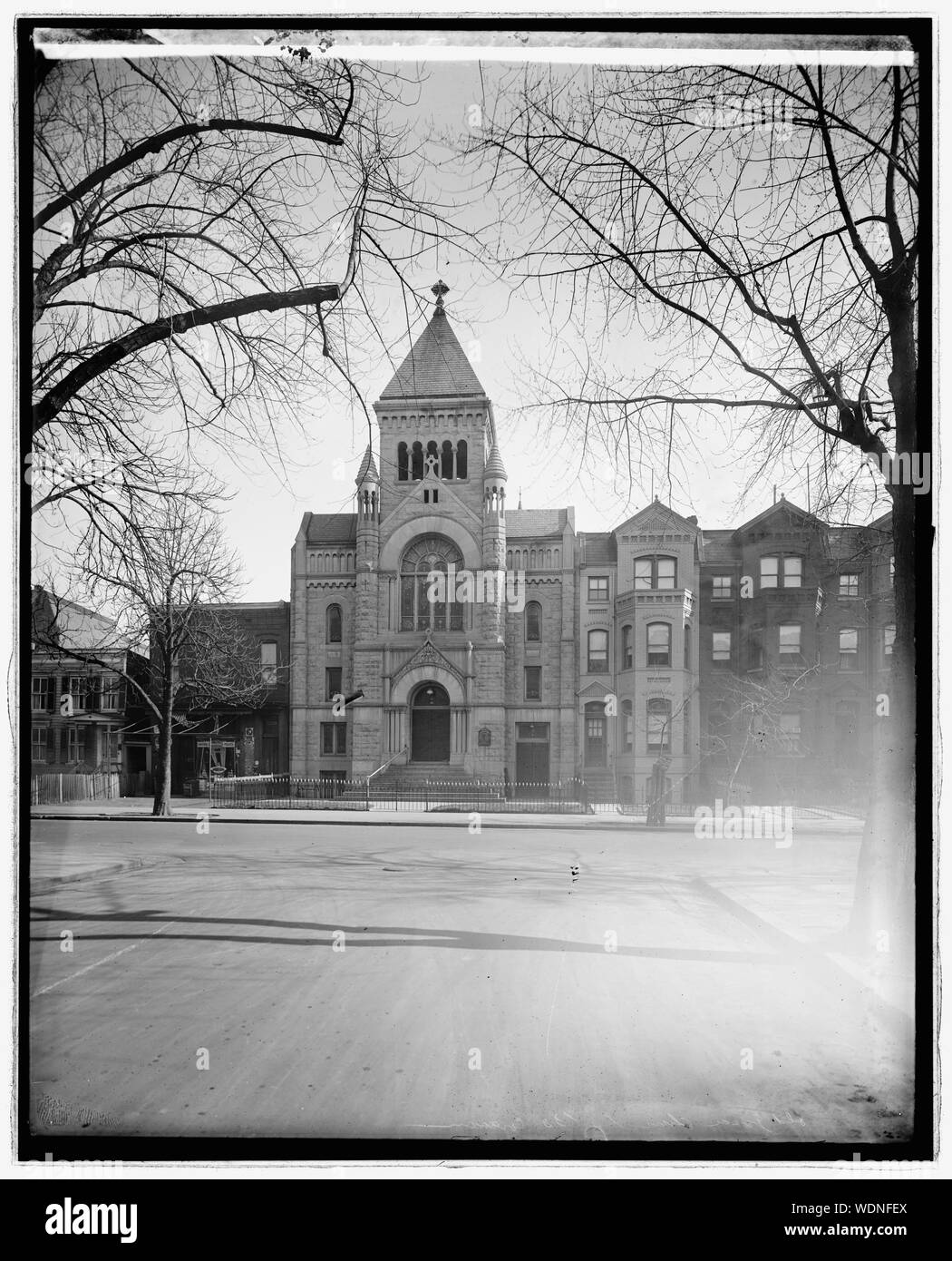 Grazia Luthern Chiesa, 13 & Corcoran, [Washington, D.C.] Abstract/medio: 1, negativo : vetro 8 x 10 in. o più piccolo Foto Stock