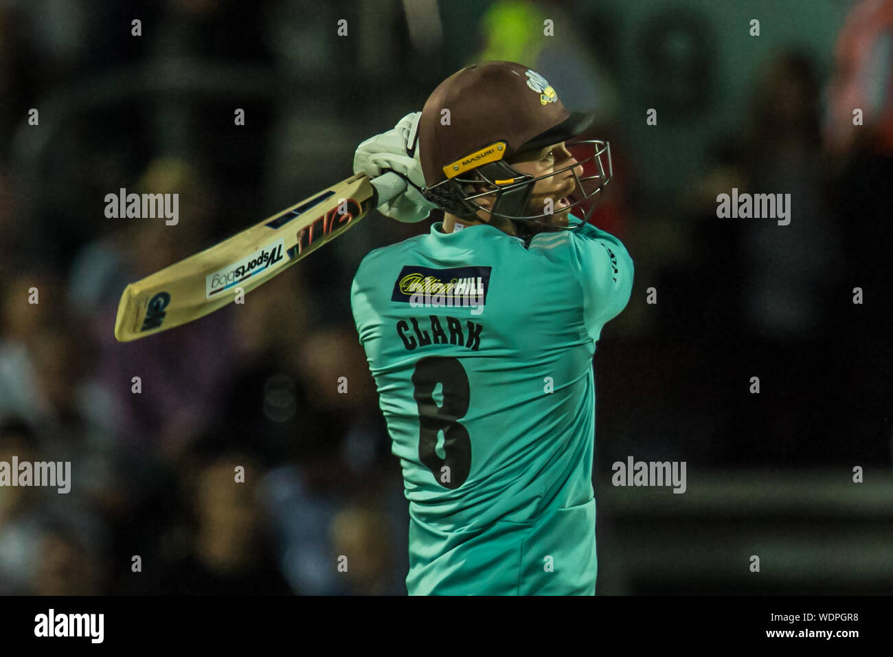 Londra, Regno Unito. 29 Agosto, 2019. La Giordania Clark battere sul suo modo di 60 off 32 sfere per Surrey contro Essex nella vitalità T20 Blast corrispondono alla Kia ovale. David Rowe/Alamy Live News Foto Stock