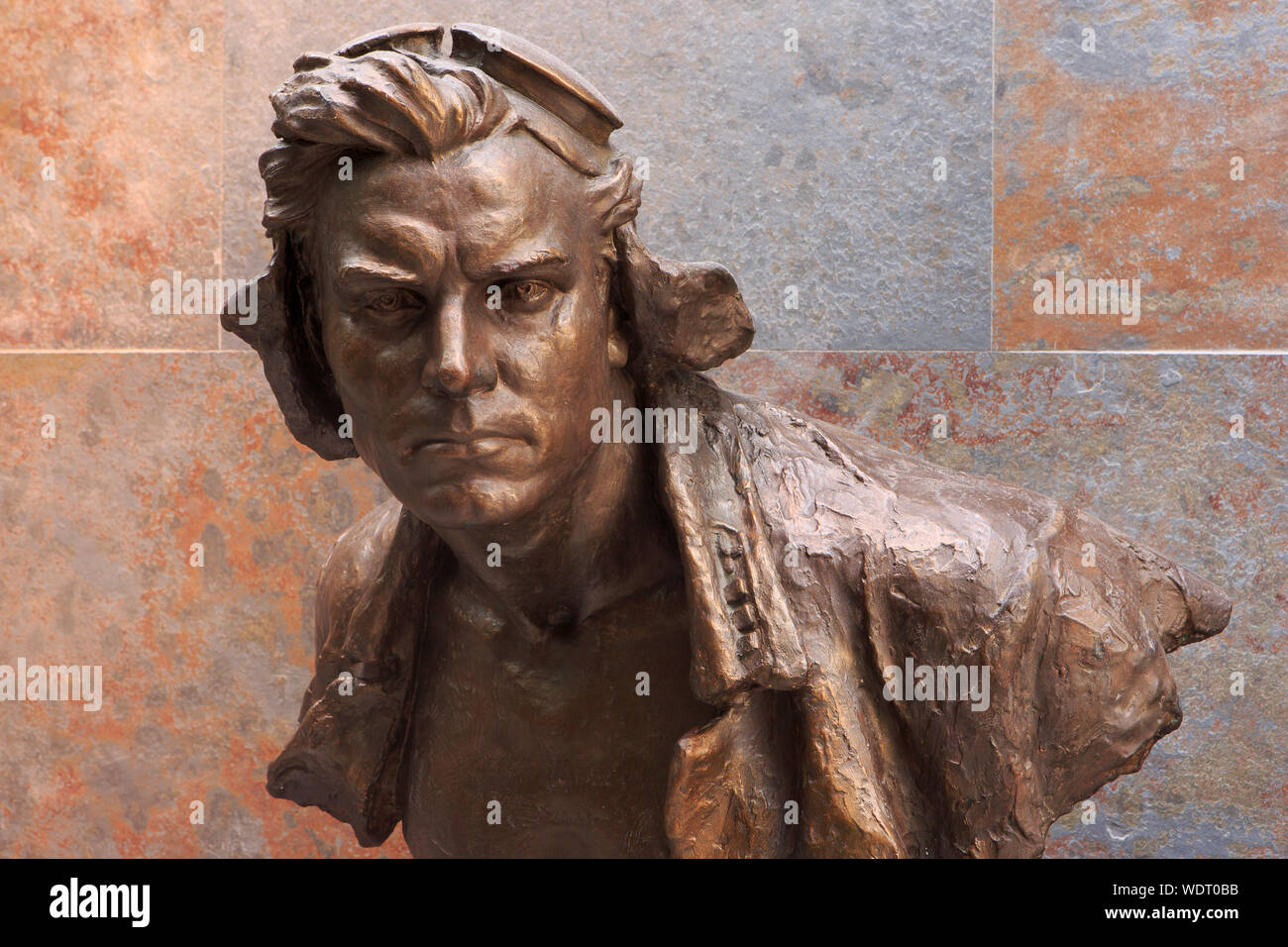 Busto di Flying Ace Senior tenente Alexander K. Gorovets (1915-1943), eroe dell'Unione Sovietica da B.V. Ivontyev a Minsk, Bielorussia Foto Stock