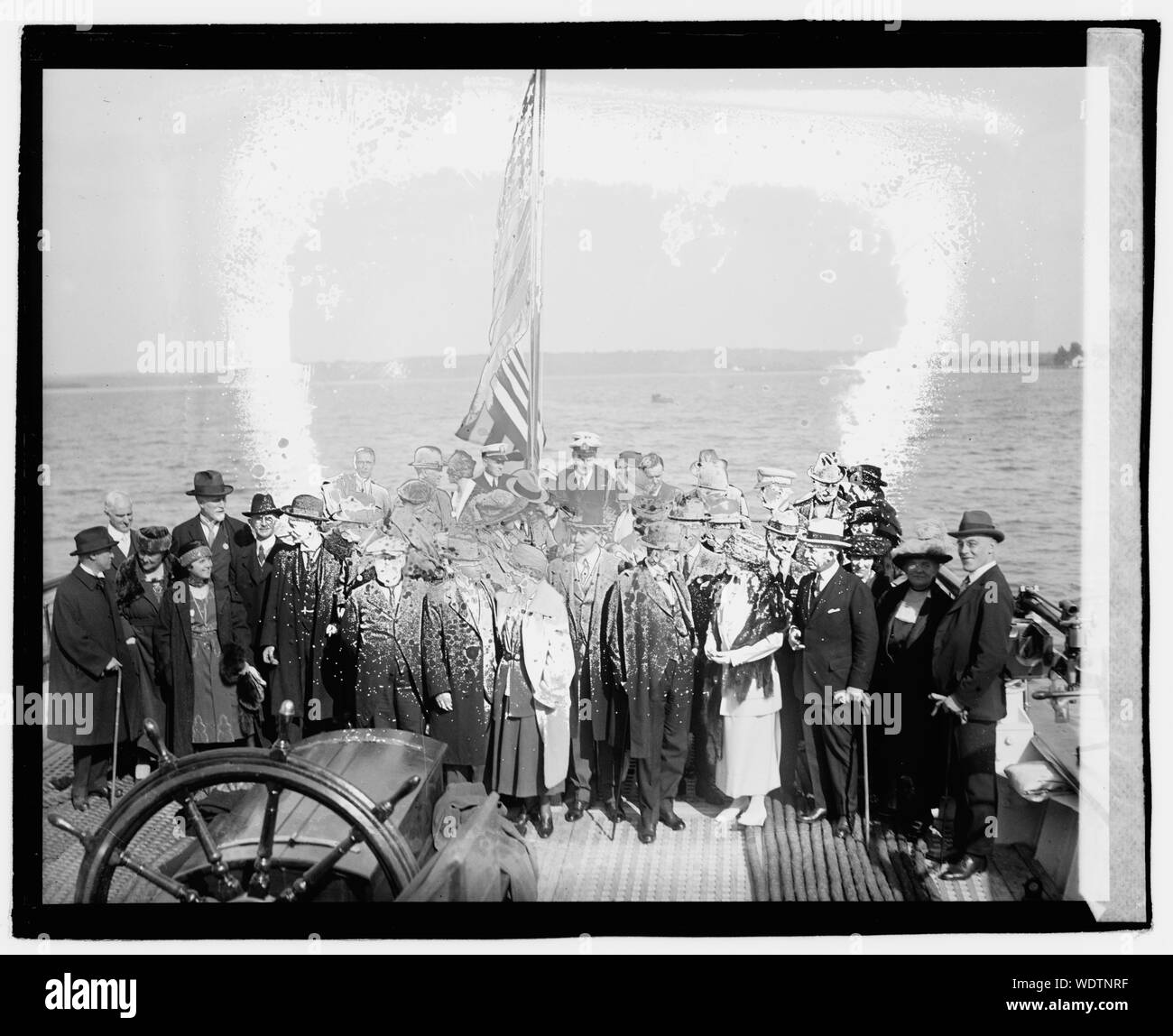 Gruppo su Mayflower, 10/2/20 Abstract/medio: 1 negativi : vetro 4 x 5 in. o più piccolo Foto Stock