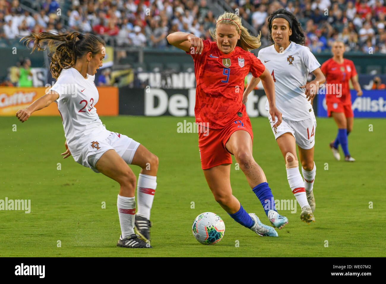 Lindsey Horan Stati Uniti Soccer - Lindsey Horan di noi donne la squadra di  calcio di dribbling la sfera come loro sconfitta Portogallo 4-0 durante la  vittoria in Coppa del Mondo tour