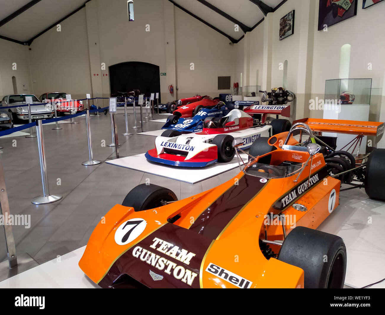 FRANSCHHOEK, Western Cape, Sud Africa - 16 dicembre 2018: Immagine di Franschhoek Motor Museum interno con racing cars di Giovanni amore e Ian Scheckter Foto Stock