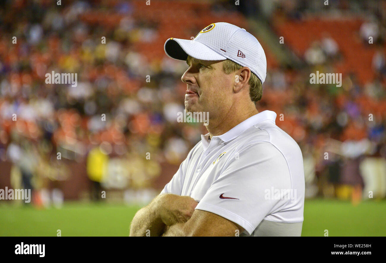 Landover, Maryland, Stati Uniti d'America. Il 29 agosto, 2019. Washington Redskins head coach Jay Gruden orologi il quarto trimestre azione contro i Baltimore Ravens presso FedEx in campo Landover, Maryland il giovedì 29 agosto, 2018. I Corvi ha vinto il gioco 20 - 7 Credito: Ron Sachs/CNP/ZUMA filo/Alamy Live News Foto Stock